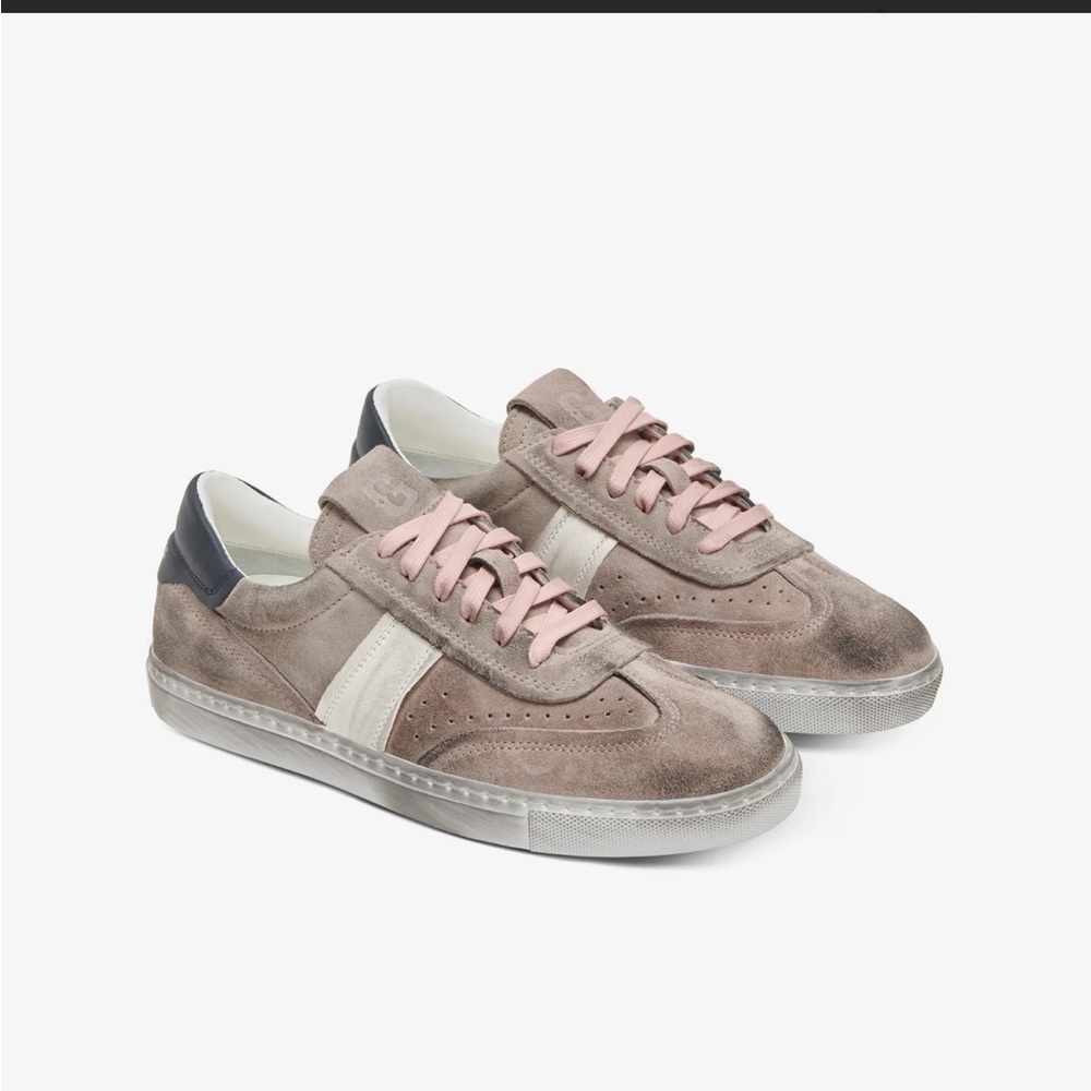 NIB Greats Charlie Distressed Sneaker - Women’s